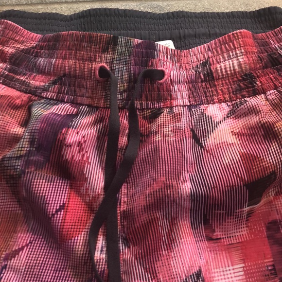Women’s lululemon shorts - Picture 2 of 5